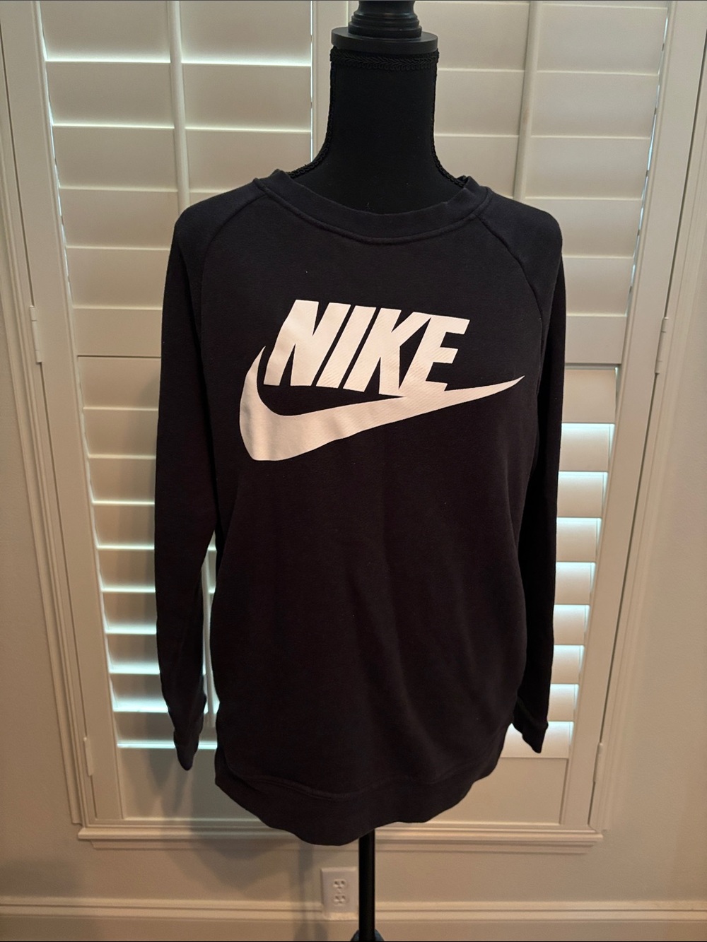 Nike Black Crewneck Sweatshirt with White Swoosh Logo retro size medium